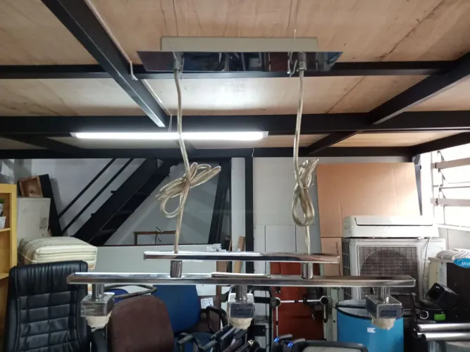 Lustre Três Lâmpadas em Metal