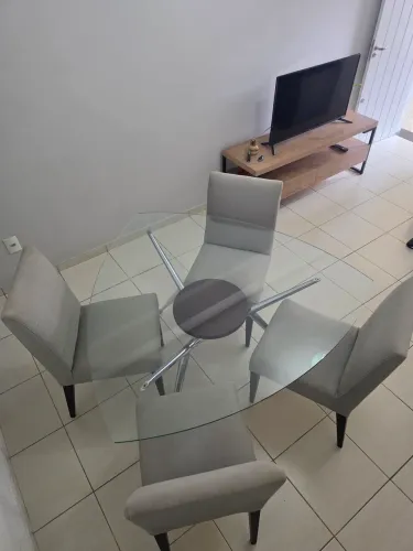 Mesa de jantar de vidro 4 lugares