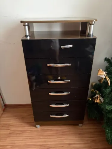 Cômoda com 6 Gavetas - R$200