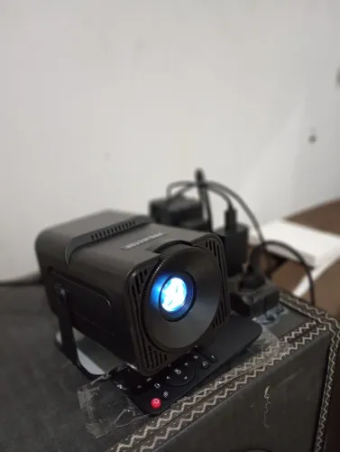 PROJETOR 4K PORTATIL FULL SPECIAL HYC