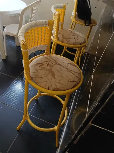 Vendo 3 banquetas 