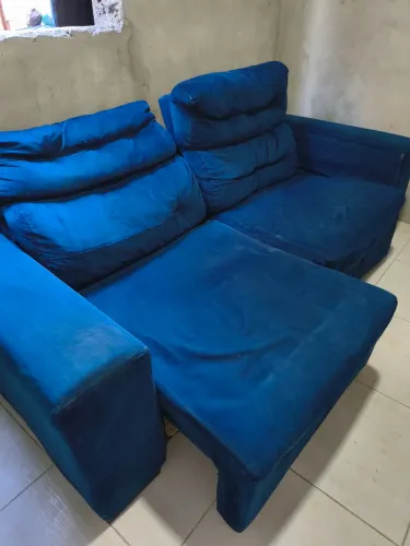 Vendo sofá 3 lugares, bom tecido na cor azul bom estado