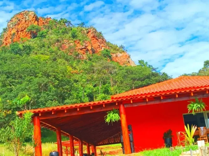 Chácara à venda - 200m² de construção - 2.500m² área - 3 quartos - 3 banheiros - Vale dos