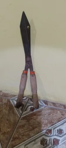 Tesoura cortadora de grama