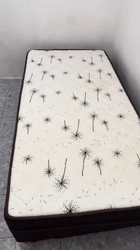 Vendo cama box solteiro nova!