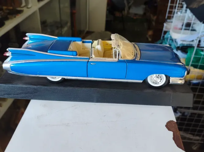 Carrinho miniatura Cadillac Eldorado 1959 1:18