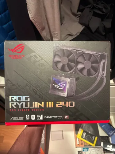 Water cooler rog ryujin iii 240mm