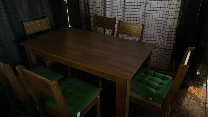Mesa com 6 cadeiras