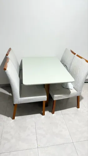 Mesa laqueada