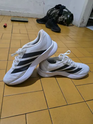 Vendo ou troco Tênis Adidas Adidas Duramo RC2 na cor branca Número 37 BR Zerado!