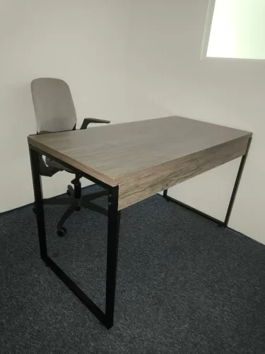 Mesa de Escritório Estilo Industrial Amadeirada e Ferro - Desapego Rápido!