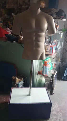 Manequim masculino.