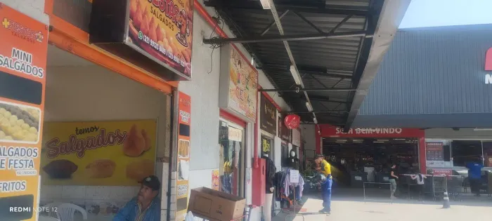 Estou passando um ponto de lanchonete dentro do estacionamento do Bahamas pequeno