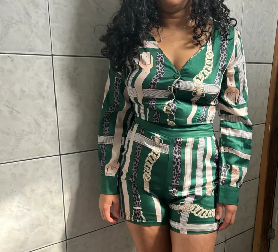 Macacão estampado verde com detalhes