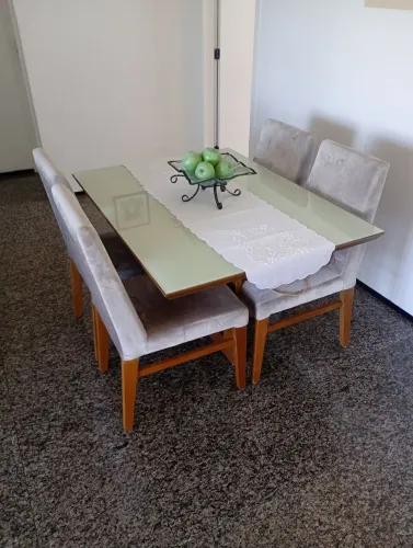 Mesa e cadeiras Jacauna