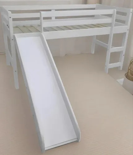 Cama com escorregador