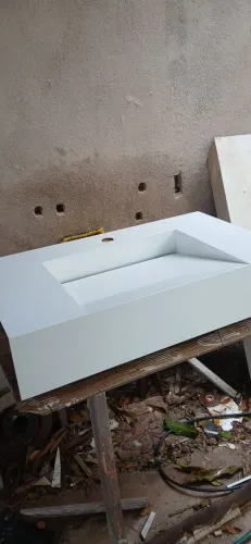 Pias esculpidas em porcelanato sob medida