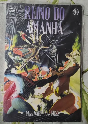 Reino do Amanhã encadernado capa cartão