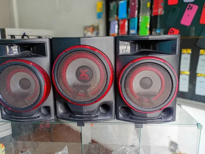 Vendo uma caixa de som semi nova