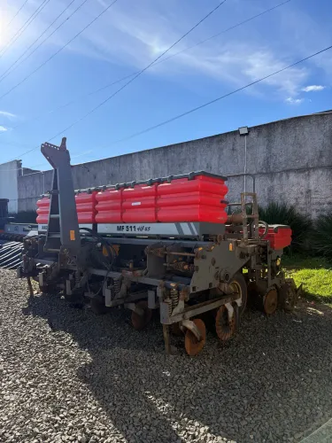 Plantadeira Massey Ferguson MF 511 HF 45 à Vácuo 