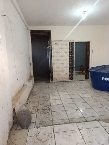 Grade de porta com trilho