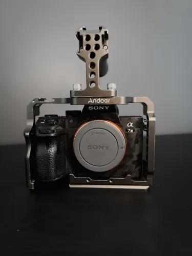 Sony A7III (A73) - BEM CONSERVADA 18k Clicks