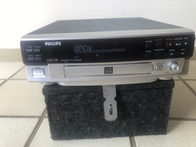 Cd player e gravador de cd Phillips CD-R 570