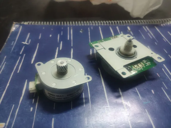 Vendo 2 motores originais HP color láser jet