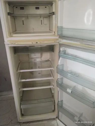 Geladeira Brastemp Frost Free Antiga 2 Portas (Com Defeito / Vazamento de Gás)