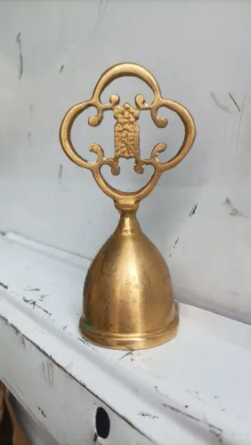 Sineta bronze. 13cm. Material bem robusto/espesso. 100,00