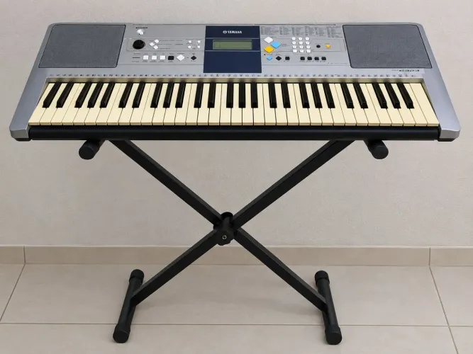 Teclado Yamaha PSR 323