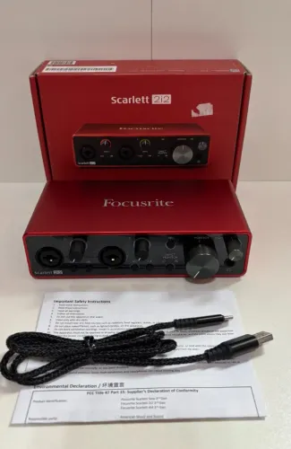 Interface De Áudio Focusrite Sacarlett 2i2 USB 3rd Geração