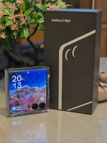 Samsung Galaxy Z Flip7 256GB Preto (Novissimo)