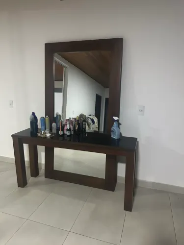 Vendo aparador com espelho