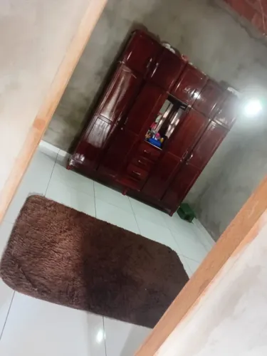 Vendo uma casa medindo 12+8 três quartos sala cosinha e banheiro