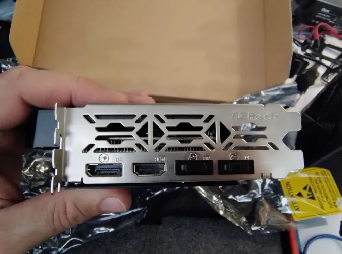 Placa de Vídeo Asrock AMD Radeon RX 6600 Challenger D 8GB GDDR6 sem a caixa