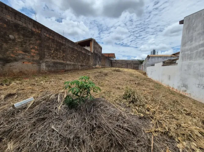 Terreno à venda no Jardim Aeroporto em Bauru SP