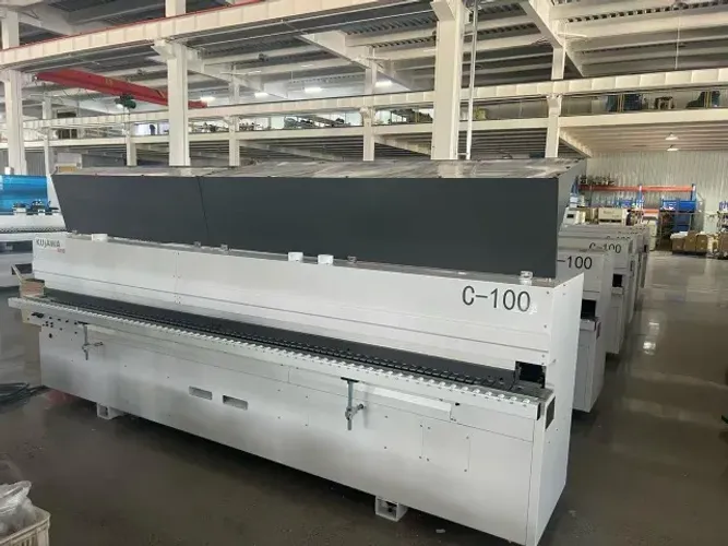 Coladeira de bordos Kujawa C-100. Com os seguintes grupos: Anti aderente  
