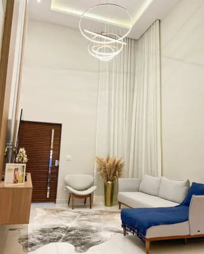 Cortinas Voil. Do teto ao chão. Sofisticação e elegância