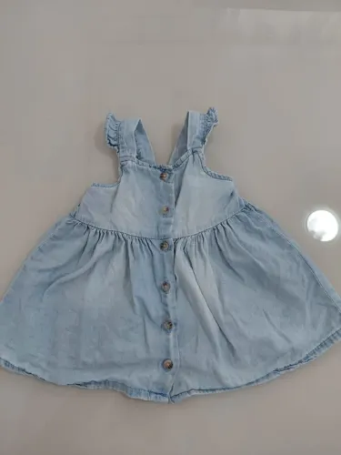 Vestido infantil jeans H&M - tamanho: 4 a 6 meses.s