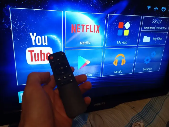 TV Philips 32 polegadas com aparelho de internet novo vira smart TV
