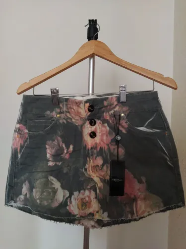 Minissaia Vide-Bula. Peça vintage. raridade dos anos 90. De brim com estampa de flores. 