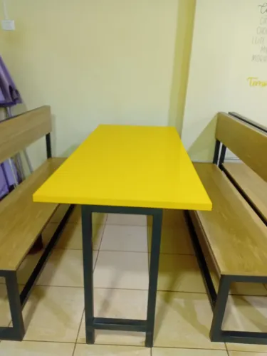 Mesa com banco