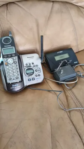 Telefone Sem Fio Panasonic KX-TG5432 com Secretária Eletrônica e Bina (Caller ID)