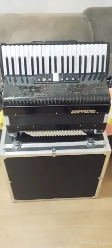 Acordeon Serrano 120 Baixos | 7 Registros + 2 Simulações | Novissima | Com Case
