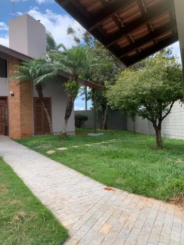 Casa de condominio fechado, jd novo mundo, 3 dorm, 1 suíte, quintal gde gramado, 4 vagas.