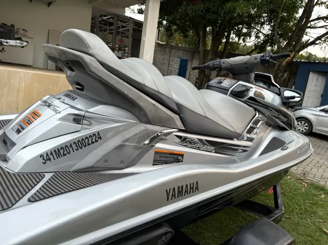 Jetski Yamaha HO , com 215 horas original ano 2013 . Jet todo revisado sem detalhes 