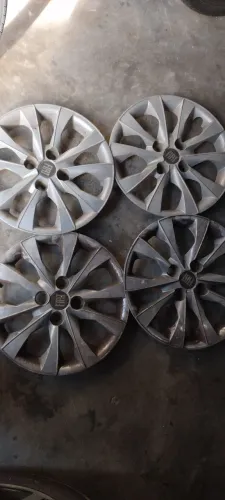 Calota do Fiat Mobi aro 14 em ótimo estado retirada no local faço a entrega mas cobro a ta