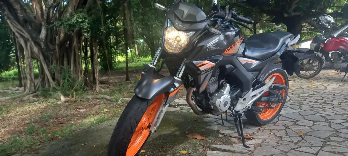 CB twister 2021 - pra vender logo, ótima moto.