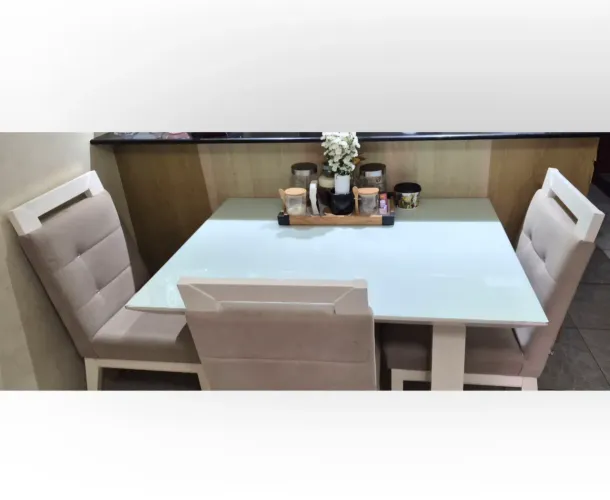 Mesa de jantar 4 cadeiras